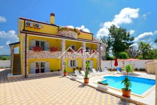 Poreč Okolica Hiša s 4 apartmaji in bazenom na top lokaciji!