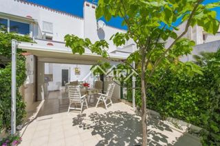 Novigrad okolica, elegantna vrstna hiša, le 300 m od morja