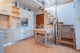 Premantura, stanovanje s strešno teraso in parkiriščem