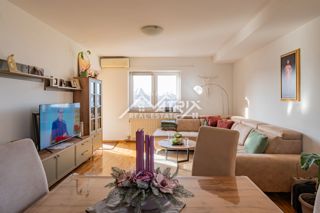  Vinkovci, trosobno stanovanje z balkonom v centru mesta