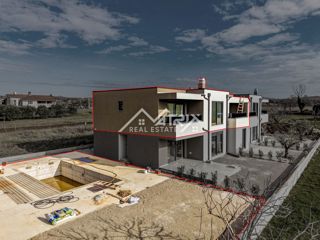 Poreč, prostorno stanovanje s skupnim bazenom