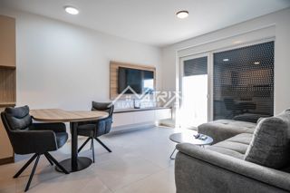 Pula, Vrhunsko 1-sobno stanovanje 45 m² z balkonom in parkiriščem