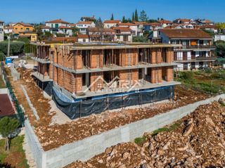 Umag, Luksuzno stanovanje z vrtom in pogledom na morje