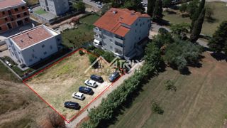 Fažana, gradbeno zemljišče 500 m od morja, idealna priložnost