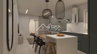 Medulin, stan v pritličju z vrtom, prvi vrsti do morja