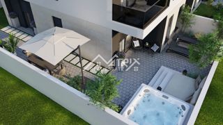 Pula, stanovanje v pritličju z veliko teraso in vrtom, novo