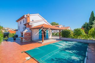 Okolica Poreča, hiša z bazenom in pogledom na morje, Novo!