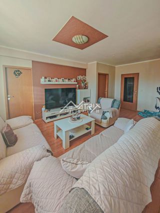 Pulj, 3-sobno stanovanje s teraso, blizu morja