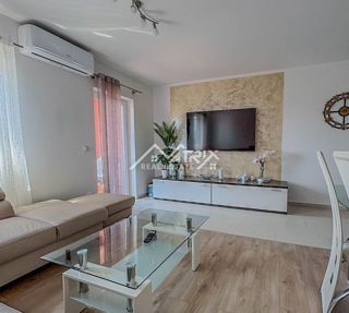 Vodnjan okolica, svetlo 2-sobno stanovanje z 2 terasama, 1 km morja