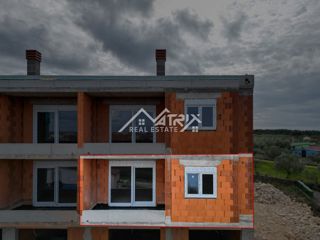 Peroj, stanovanje 2 spalnici, terasa in garaža, pogled morje