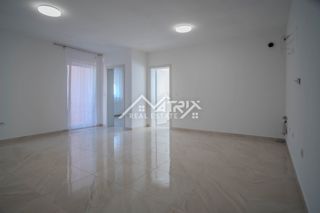 Peroj, dvosobno stanovanje 950 m od morja z ložo in parkingom