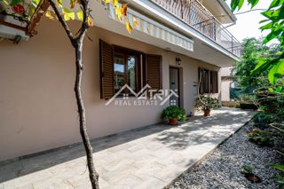 Novigrad Karpinjan, pritličje družinske hiše z dvema apartmajema