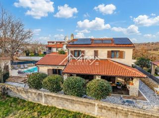 Poreč okolica, Samostojna hiša z bazenom in sončno elektrarno