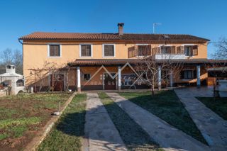 Grožnjan okolica, samostojna hiša z dvoriščem