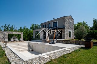 Okolica Motovuna, čudovita vila s pogledom na naravo