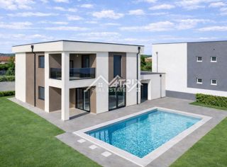 Poreč, hiša z bazenom le 4 km od morja, novogradnja