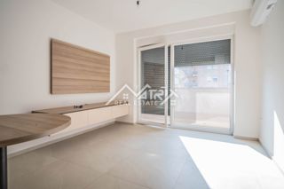 Pula, stanovanje z natkrito teraso in garažo
