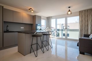 Novigrad, kakovostno urejeno stanovanje s pogledom na morje