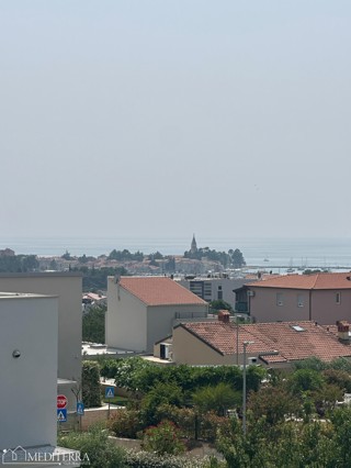 Hiša na odlični lokaciji s pogledom na morje in dvema spalnicama, Novigrad, Istra