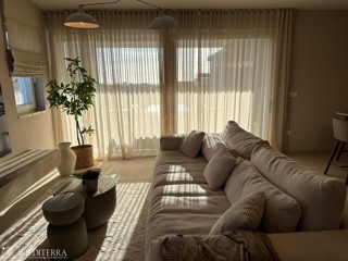 Stanovanje S6 v 1. nadstropju moderne novogradnje, Novigrad Istra