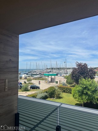 Stanovanje na iskani lokaciji v središču mesta s pogledom na morje, Novigrad, Istra