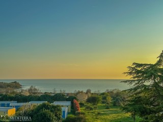 Prenovljeno stanovanje z dvema spalnicama in pogledom na morje, Novigrad, Istra