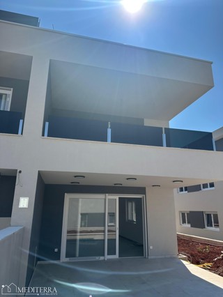 Apartma z bazenom na mirni lokaciji, blizu Novigrada, Istra