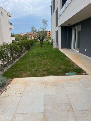 Apartma S2 v recepciji moderne novogradnje, Novigrad Istra
