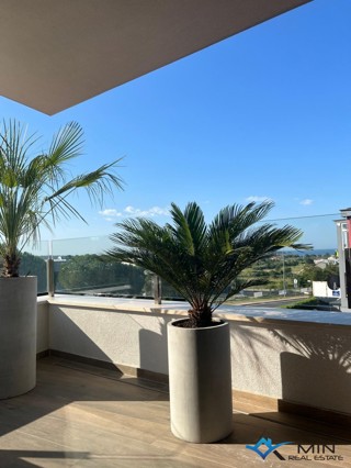 Elegantno stanovanje s čudovitim pogledom na morje v Novigradu