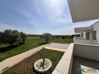 Stanovanje s 3 spalnicami v okolici Novigrada (3)