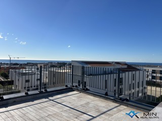 Apartma s strešno teraso in panoramskim pogledom na morje v Novigradu