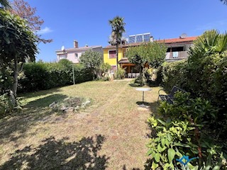 Vrstna hiša na odlični lokaciji v Karpinjanu - Novigrad