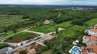 Gradbena parcela z idejno zasnovo - Višnjan
