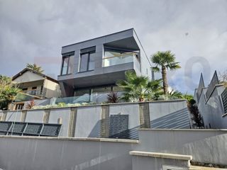 Njivice, nova dizajnersko zasnovana in moderno zgrajena vila 50 m od morja, PRODAJA!