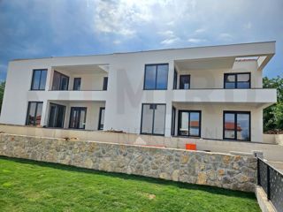 Malinska, nov dvojček z bazenom na odlični lokaciji, PRODAJA!