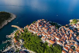 Vrbnik, atraktivno zemljišče z odprtim pogledom na morje!