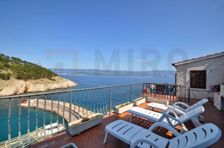 Vrbnik, samostojna kamnita hiša 20m od morja!