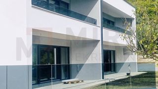 Baška, novogradnja, stanovanje v pritličju z vrtom!