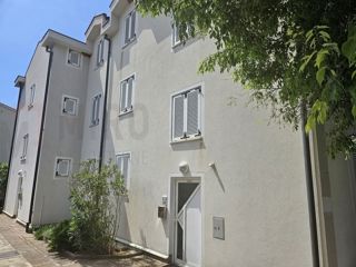 Punat, opremljeno stanovanje v bližini plaže, PRODAJA!