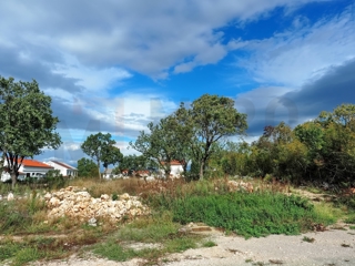 Njivice, atraktivno gradbeno zemljišče na mirni lokaciji z idejno zasnovo, PRODAJA!