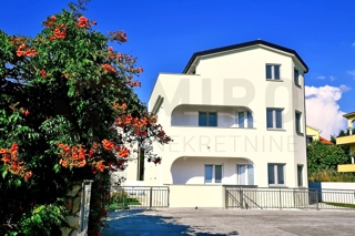 Malinska, apartmajska hiša z bazenom na mirni lokaciji, PRODAJA!
