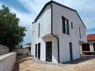 Malinska, prodaja novega dvojčka z vrtom!