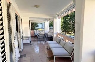 Polno, udobno stanovanje na odlični lokaciji 100 m od morja!