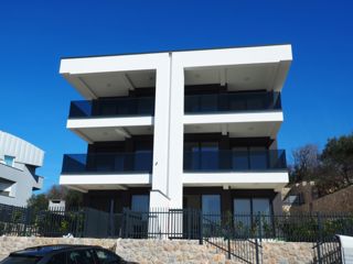 Omišalj, nov penthouse na atraktivni lokaciji 150m od plaže!