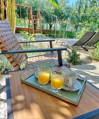 Mesto Krk, opremljeno stanovanje v kleti z vrtom!