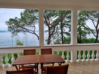 Malinska, komforten apartma prva vrsta do morja, PRODAJA!