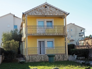 Šilo, samostojna hiša s 5 apartmaji v bližini plaže, PRODAJA!