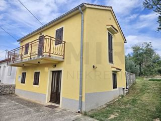 Malinska, kamnita hiša s čudovitim vrtom na mirni lokaciji!