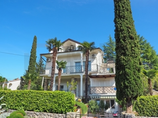 Malinska, mediteranska hiša s 5 apartmaji na odlični lokaciji 100 m od morja!