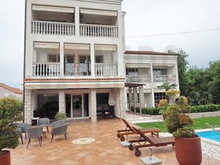 Malinska, apartmajska hiša z bazenom, PRODAJA!